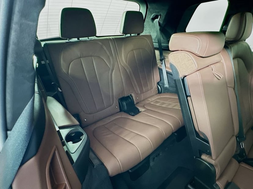 2020 BMW X7 - Image 28