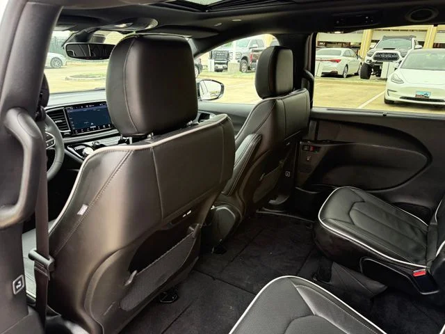 2026 Chrysler Pacifica - Image 27