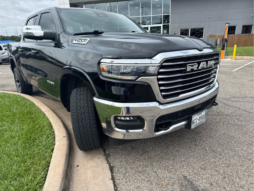 2025 Ram 1500 - Image 3