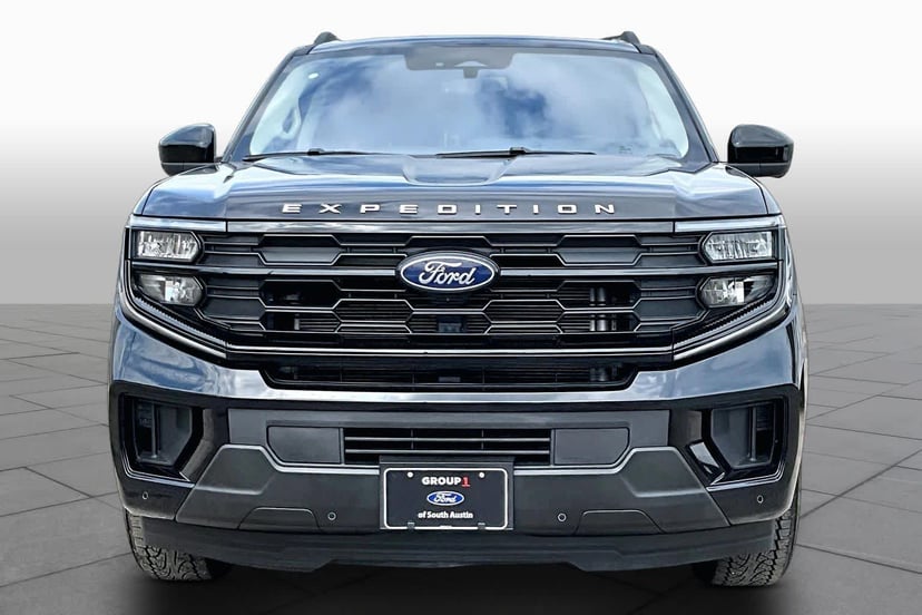 2025 Ford Expedition - Image 4