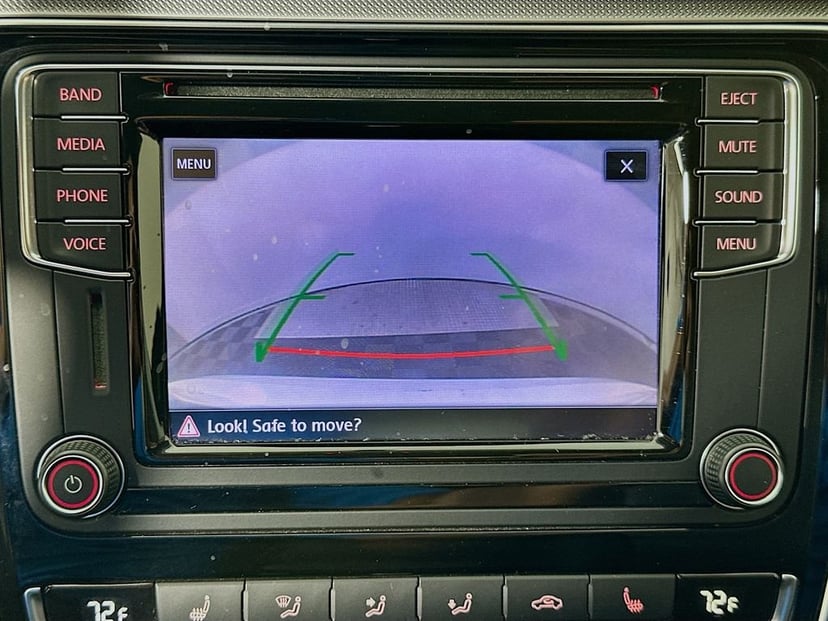 2017 Volkswagen Passat - Image 13