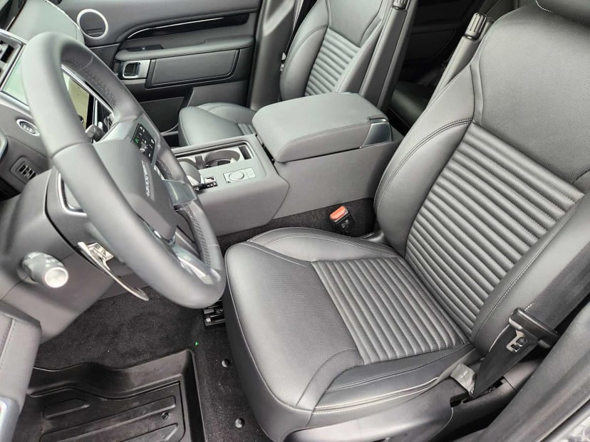 2025 Land Rover Discovery - Image 11
