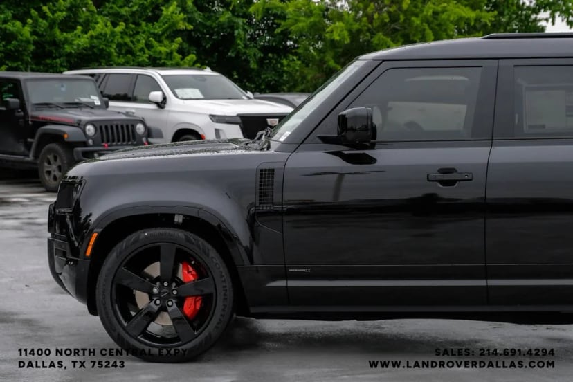 2026 Land Rover Defender 110 - Image 12