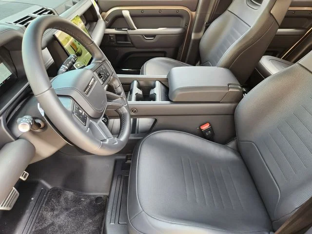 2026 Land Rover Defender 110 - Image 13