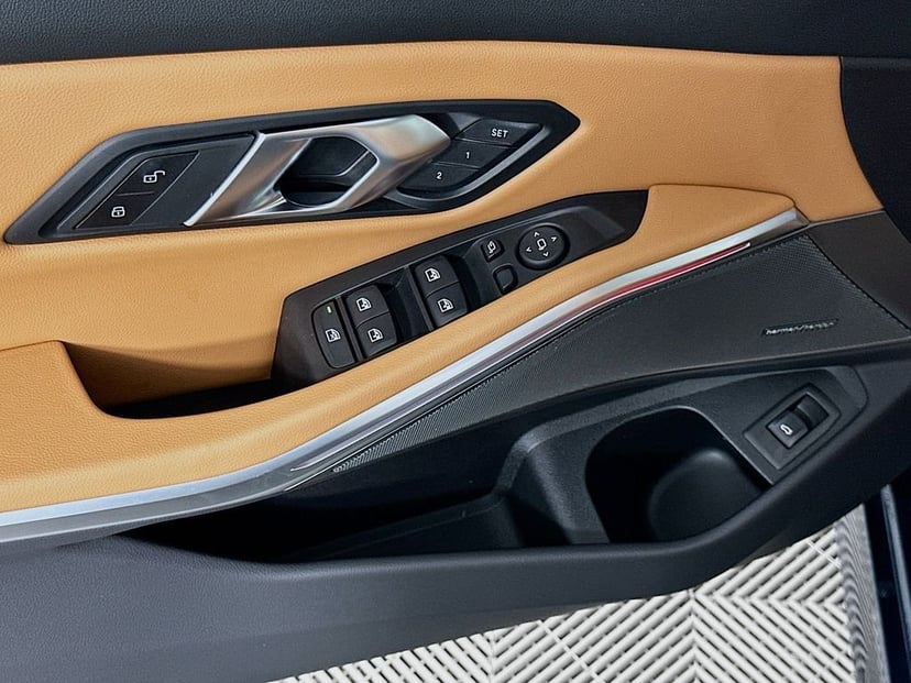 2025 BMW 3 Series - Image 18