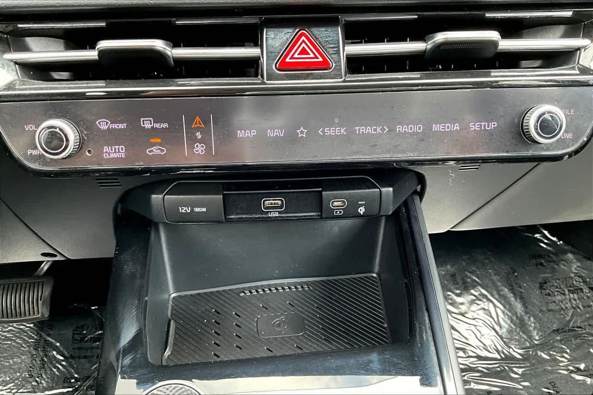 2023 Kia Niro Plug-In Hybrid - Image 32