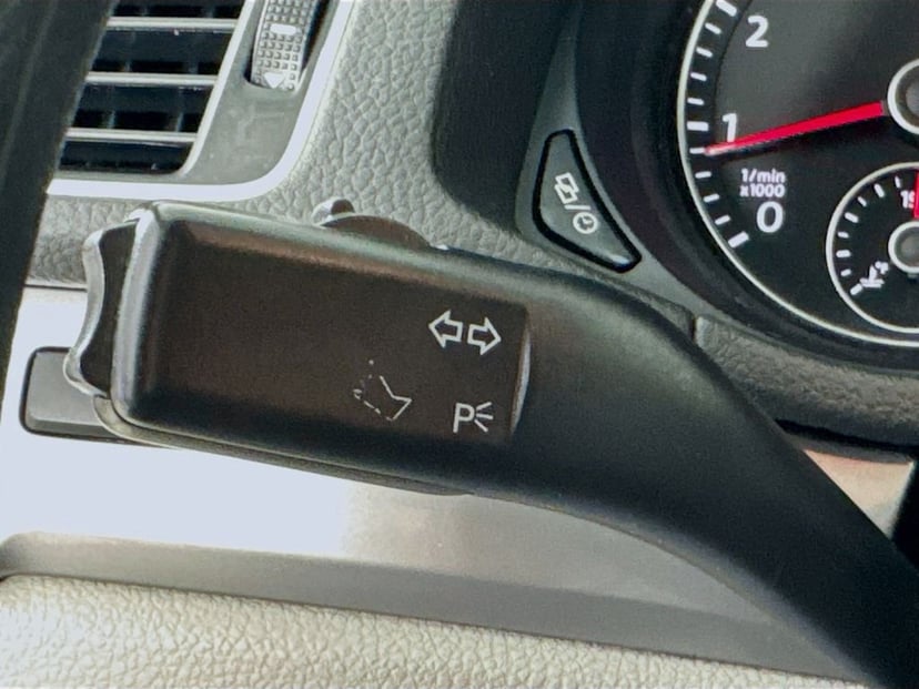 2015 Volkswagen Passat - Image 13