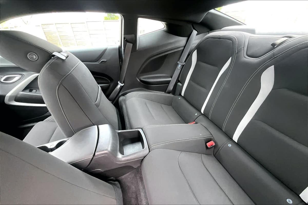 2021 Chevrolet Camaro - Image 19