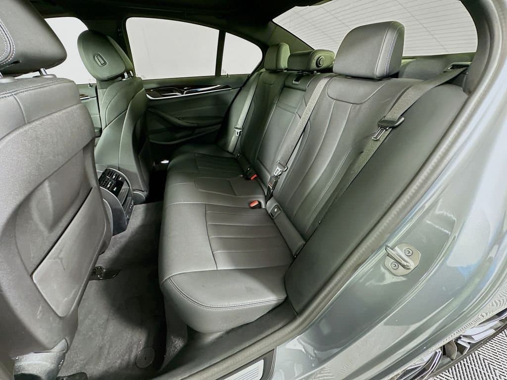 2023 BMW 5 Series - Image 25