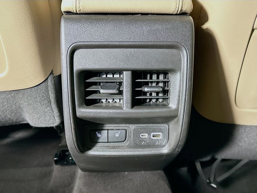 2024 Cadillac XT4 - Image 25