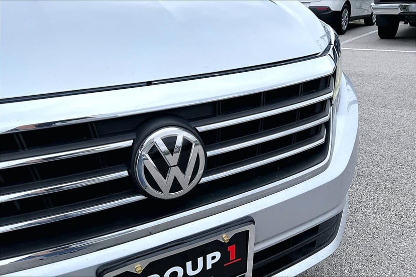 2020 Volkswagen Passat - Image 28