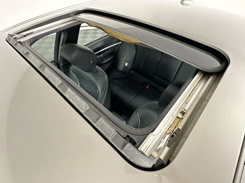 2016 BMW 3 Series - Image 21