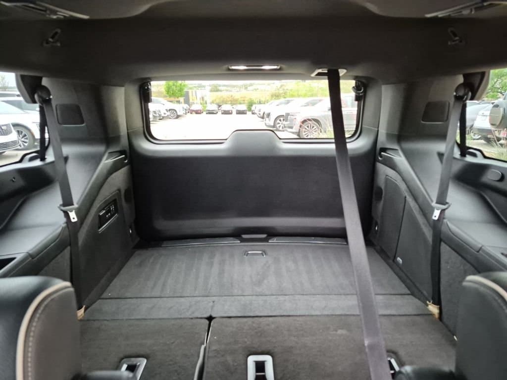 2022 Cadillac Escalade - Image 26