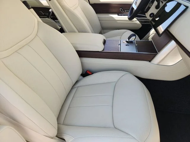 2026 Land Rover Range Rover Plug-In Hybrid - Image 9