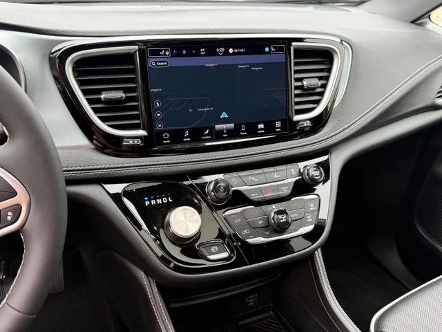 2026 Chrysler Pacifica - Image 17