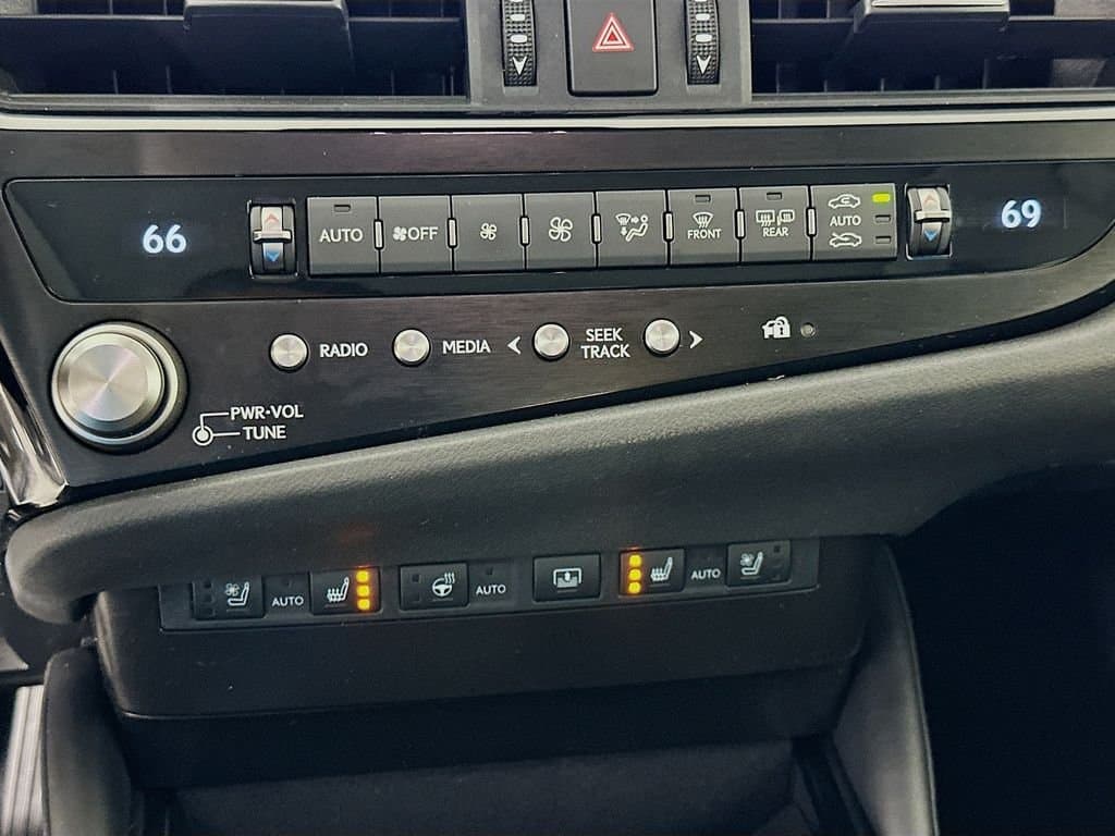 2024 Lexus ES - Image 16