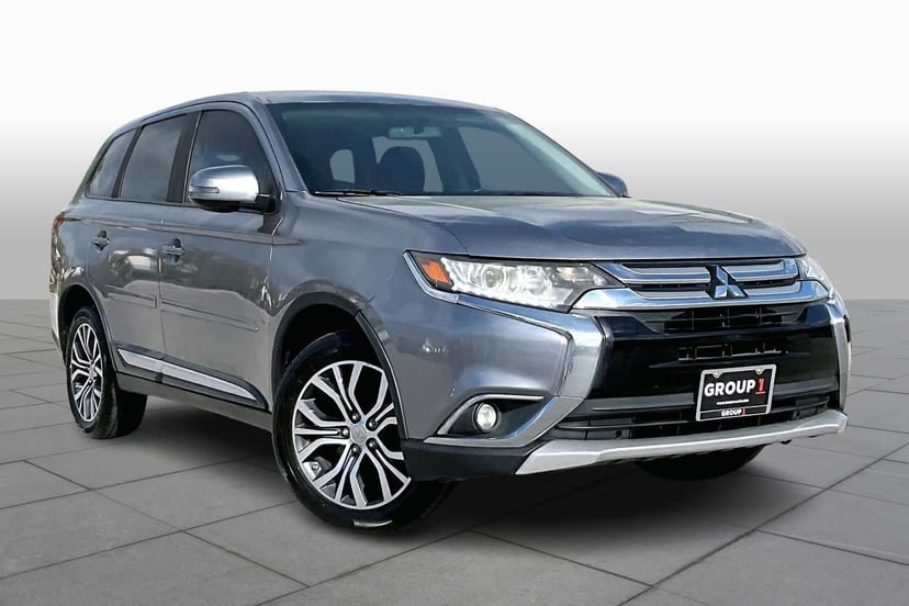 2017 Mitsubishi Outlander - Image 3