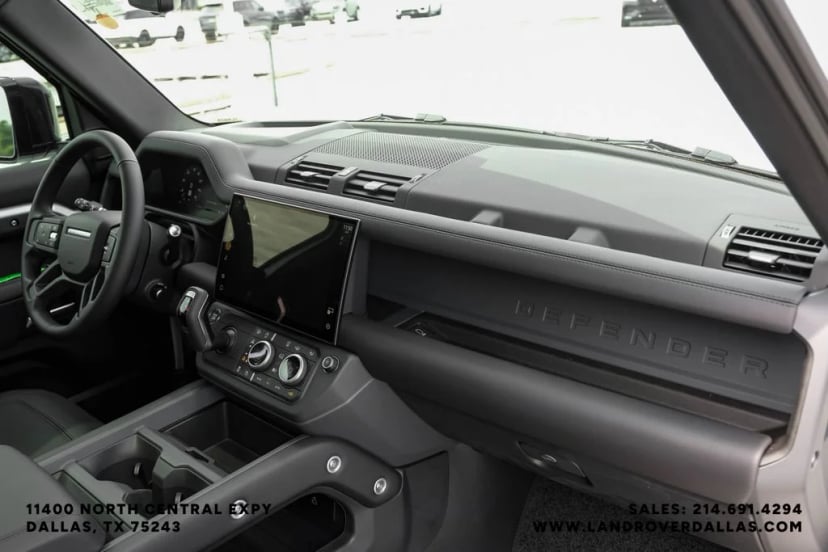 2026 Land Rover Defender 130 - Image 12