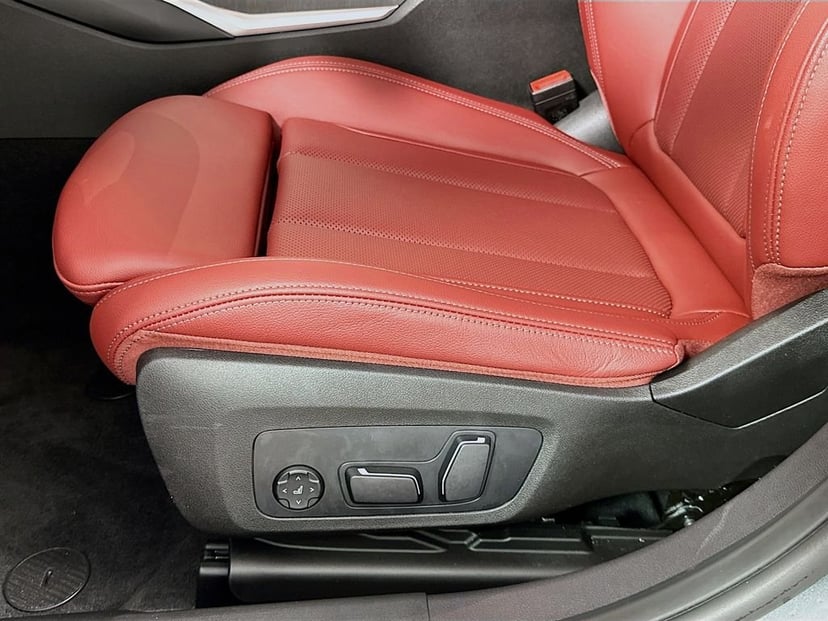 2025 BMW 3 Series - Image 20