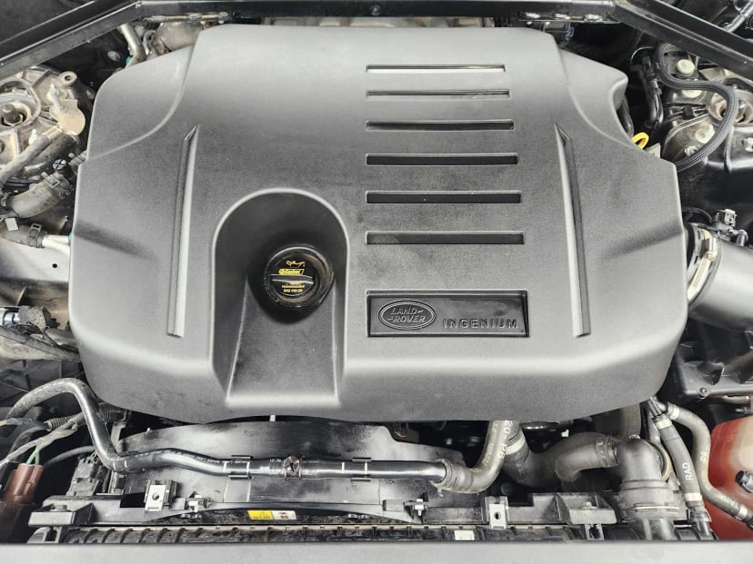 2022 Land Rover Defender - Image 32