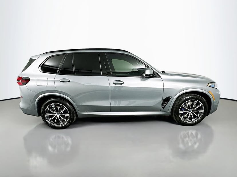2025 BMW X5 - Image 4