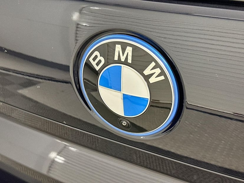2025 BMW i7 - Image 22
