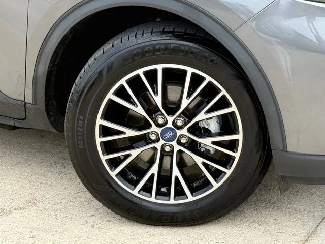 2022 Ford Escape Plug-In Hybrid - Image 2