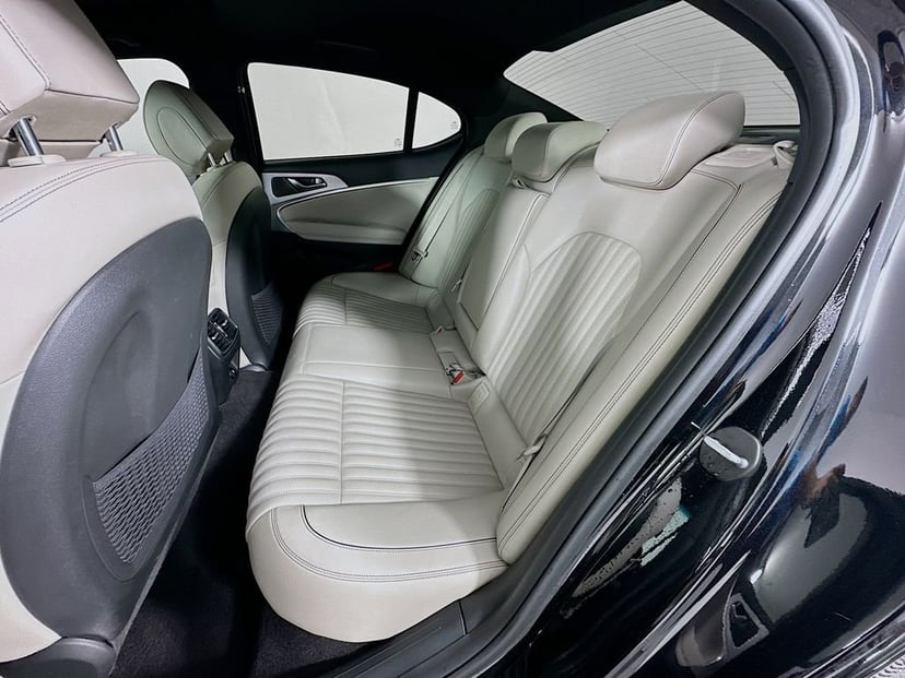 2023 Genesis G70 - Image 25