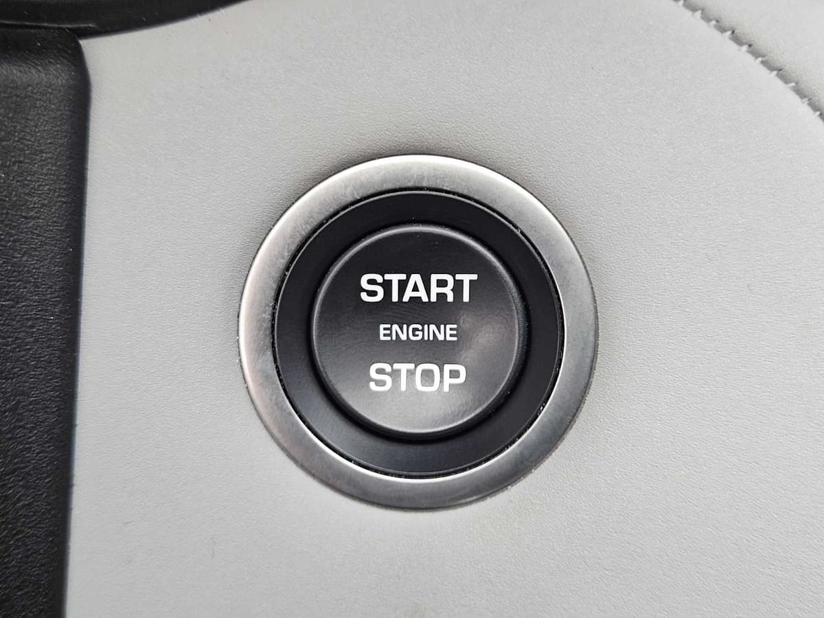 2025 Land Rover Range Rover Velar - Image 18