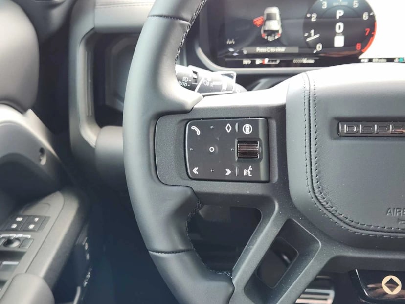 2026 LAND ROVER Defender 110 - Image 27
