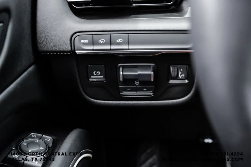 2023 Cadillac Escalade - Image 34