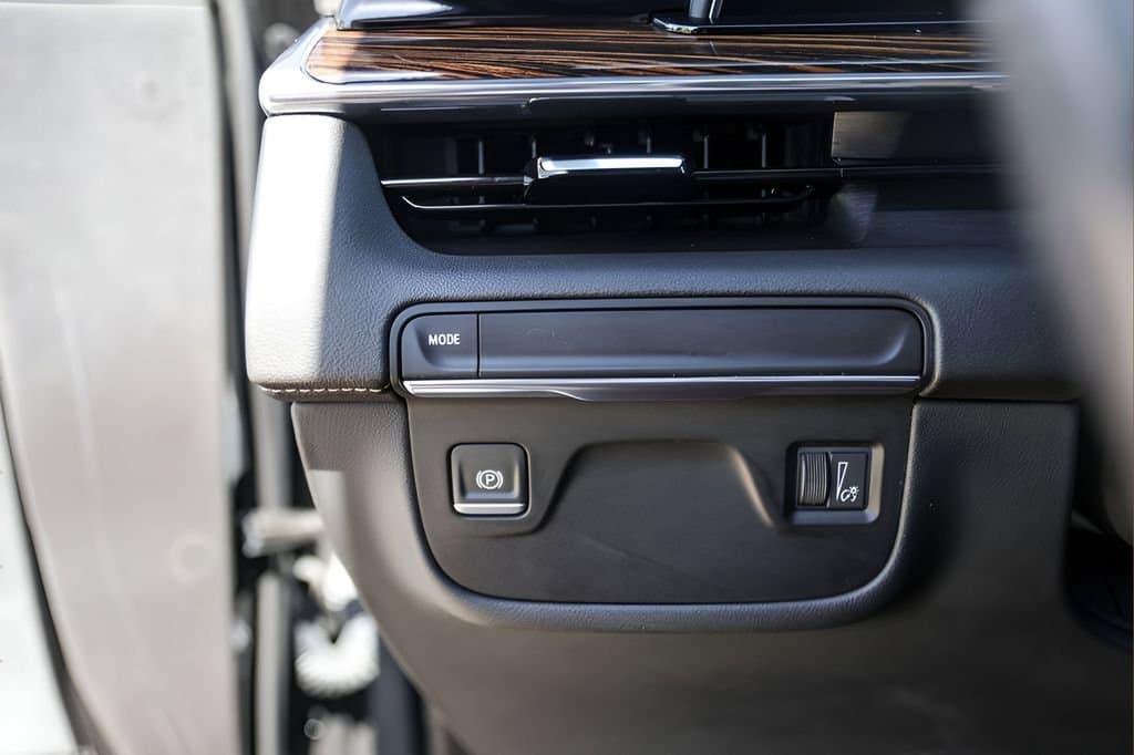 2023 Cadillac Escalade - Image 16