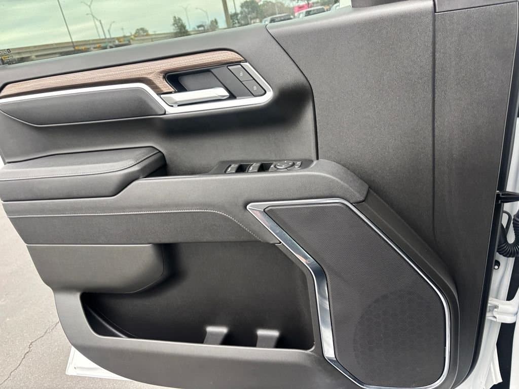 2025 Chevrolet Silverado 1500 - Image 23