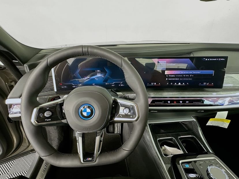 2025 BMW i7 - Image 10