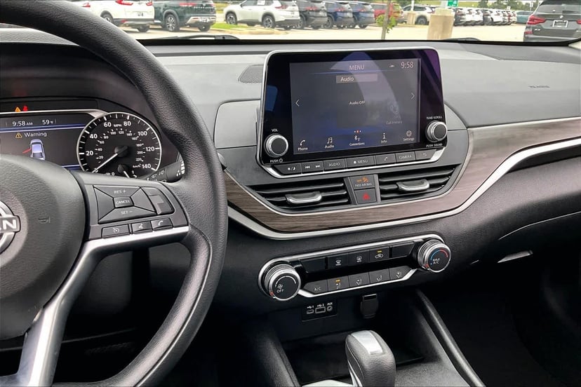 2025 Nissan Altima - Image 7