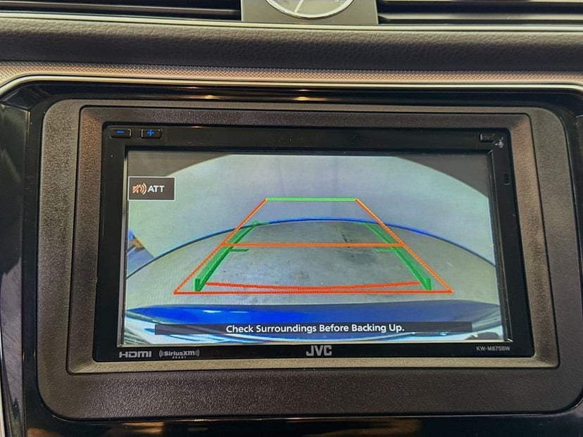 2017 Volkswagen Passat - Image 16