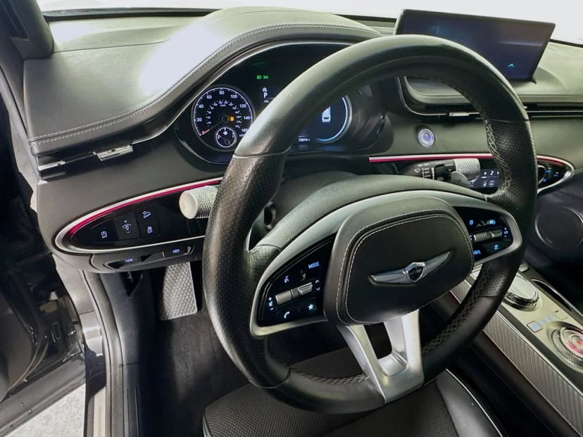 2022 Genesis GV70 - Image 11
