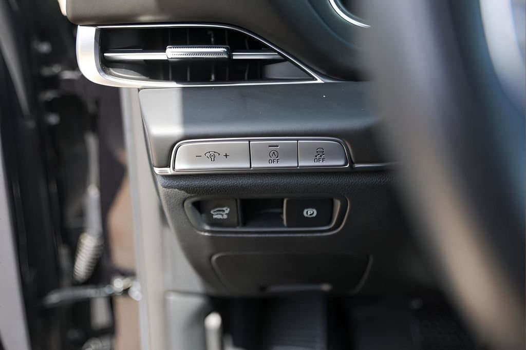 2023 Genesis GV80 - Image 15