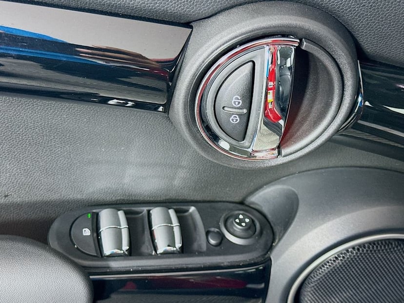 2015 MINI Cooper S - Image 16