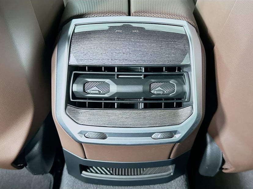 2026 BMW i7 - Image 18