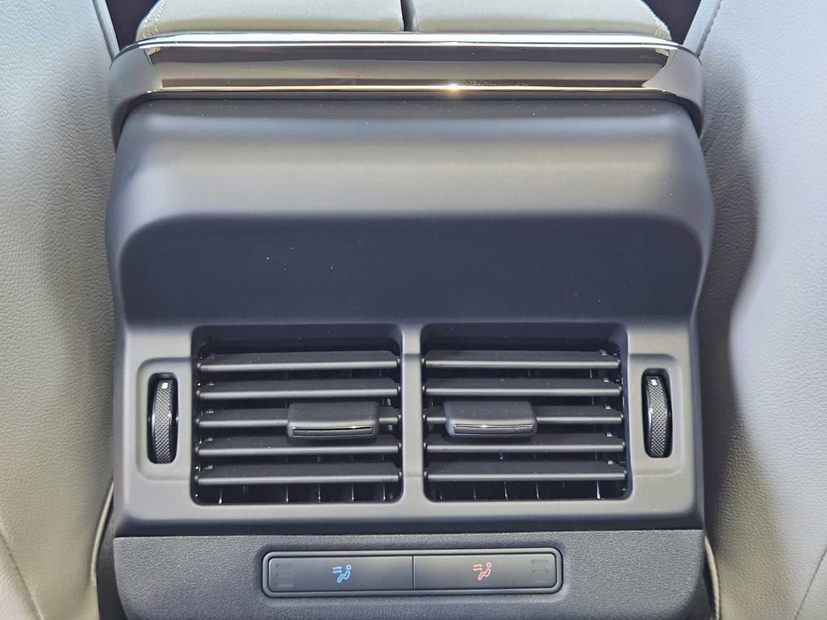 2026 LAND ROVER Range Rover Evoque - Image 25