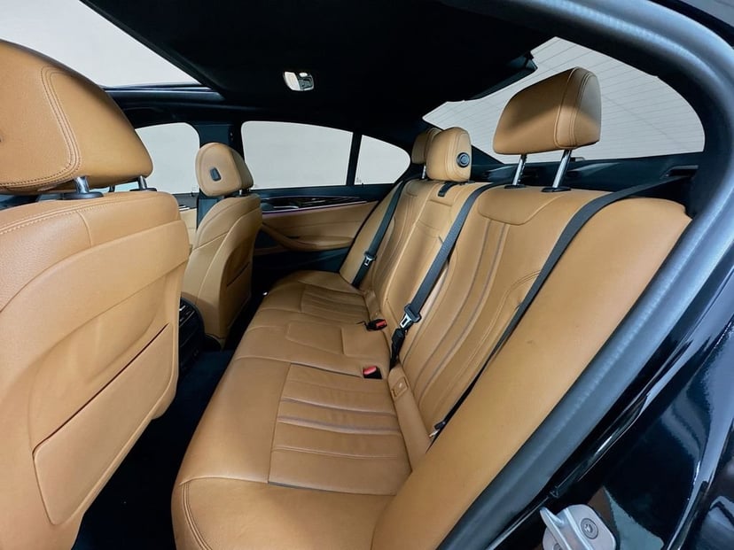 2020 BMW 5 Series - Image 32