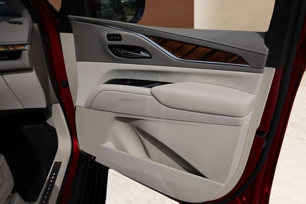 2021 Cadillac Escalade - Image 33