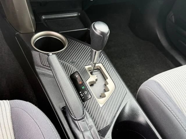 2015 Toyota RAV4 - Image 20