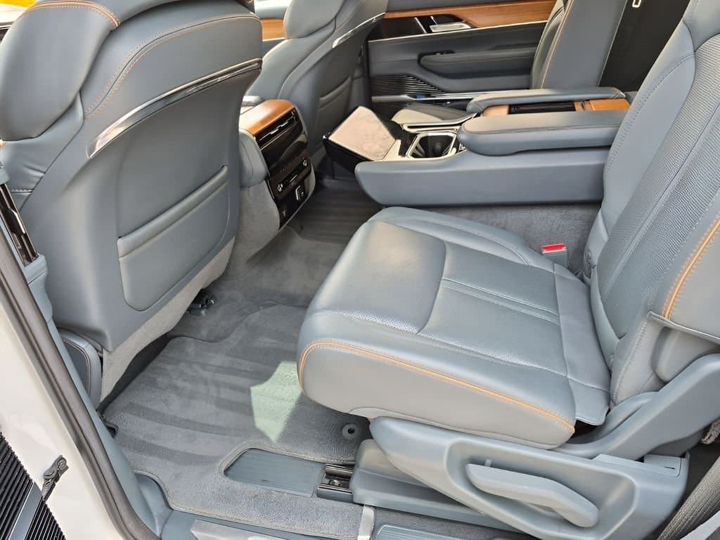 2022 Jeep Grand Wagoneer - Image 20