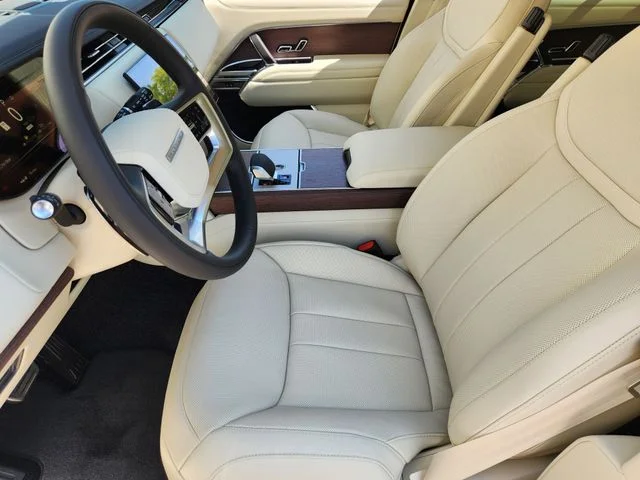 2026 Land Rover Range Rover Plug-In Hybrid - Image 8