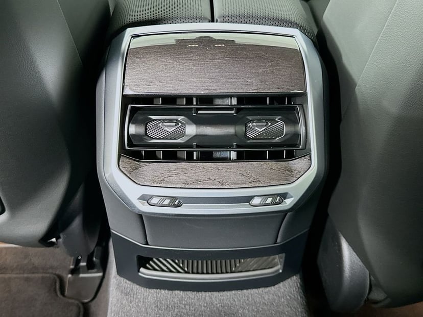 2026 BMW i7 - Image 18