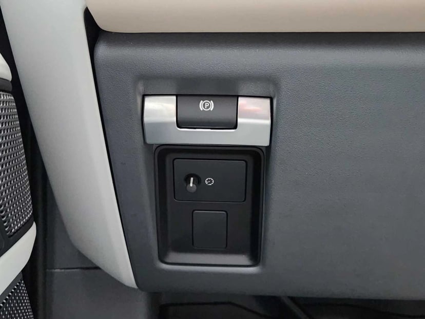 2024 Land Rover Defender - Image 22