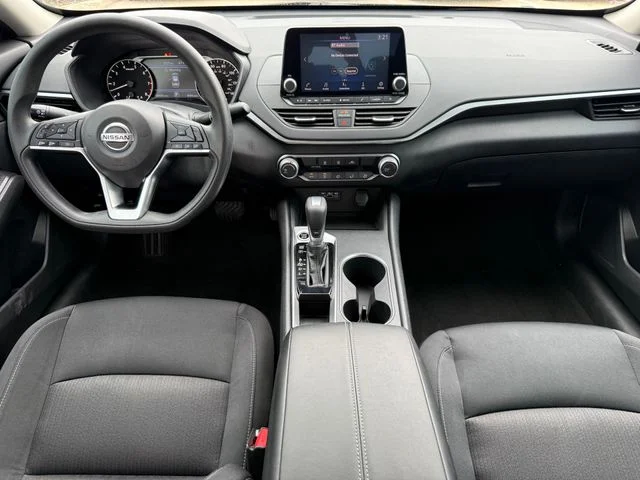 2022 Nissan Altima - Image 18