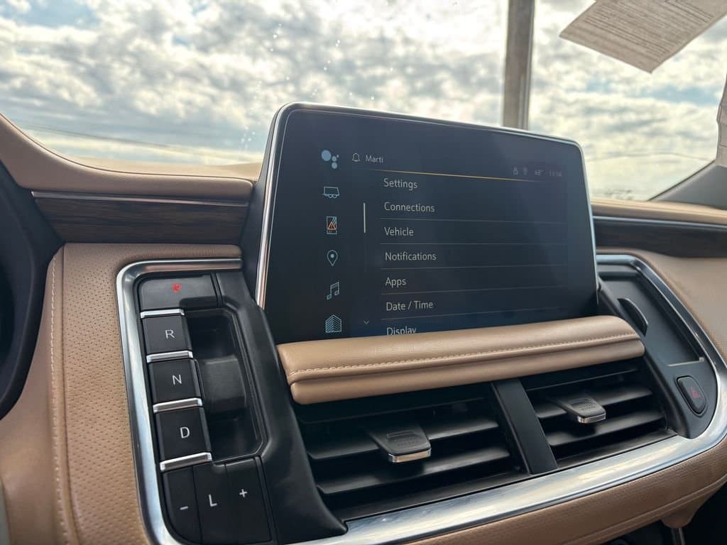 2023 Chevrolet Suburban - Image 18